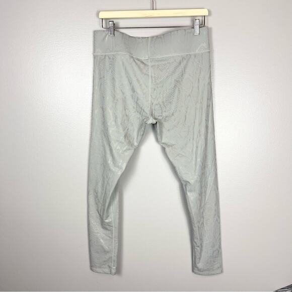 TEREZ Dove Gray Snakeskin Foil UpLift High Compression Leggings Woman’s size XL - Picture 6 of 7
